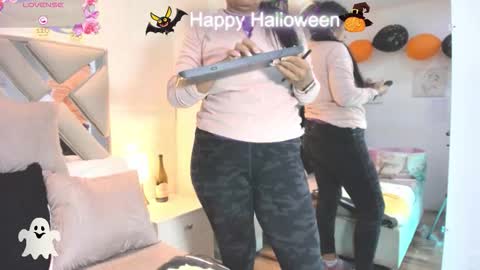 Raquel Moore  online show from November 2025 10:28:02 AM