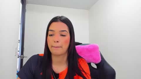 Sasha online show from November 2025 01:24:01 PM