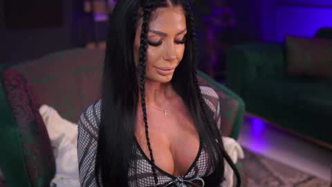 Raquelle online show from December 2024 07:11:02 PM