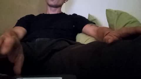 Snapshot of raspines chatting on October 2025 05:45:02 PM Raspiness Cam online show from October 2025 05:45:02 PM