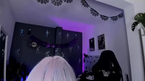 Snapshot of ravenwitch_ chatting on October 2025 10:18:02 PM Raven Witch online show from October 2025 10:18:02 PM