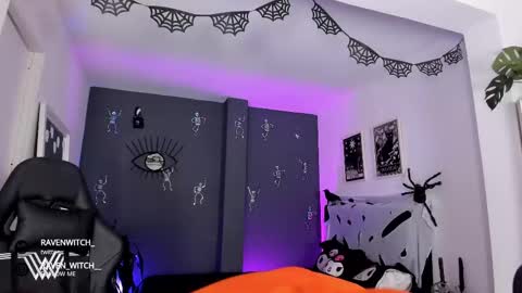 Snapshot of ravenwitch_ chatting on October 2025 09:15:01 PM Raven Witch online show from October 2025 09:15:01 PM