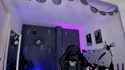 Snapshot of ravenwitch_ chatting on October 2025 09:16:01 PM Raven Witch online show from October 2025 09:16:01 PM