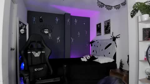 Snapshot of ravenwitch_ chatting on November 2025 09:52:02 PM Raven Witch online show from November 2025 09:52:02 PM