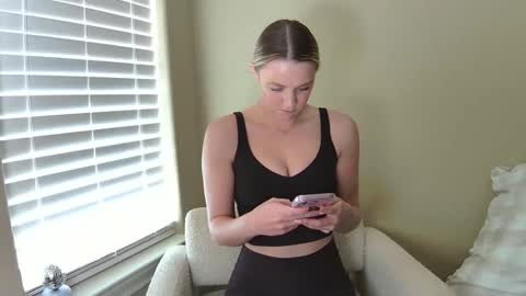 Snapshot of raybabexx chatting on October 2025 09:11:01 PM RayBabe online show from October 2025 09:11:01 PM