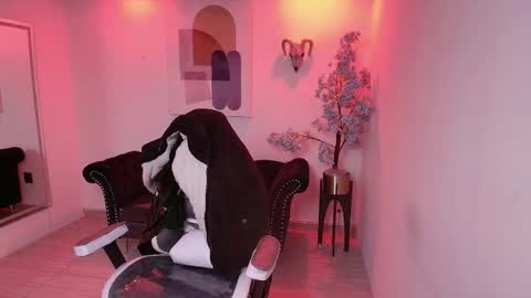 Snapshot of red_moonx chatting on November 2025 11:43:02 AM Res Moon online show from November 2025 11:43:02 AM