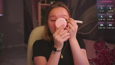 Snapshot of red_queeen chatting on October 2025 02:20:01 AM QUEEN OF EVIL online show from October 2025 02:20:01 AM