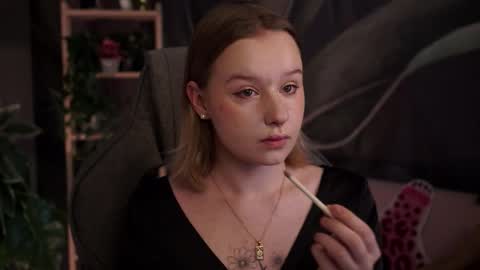 Snapshot of red_queeen chatting on October 2025 02:21:02 AM QUEEN OF EVIL online show from October 2025 02:21:02 AM