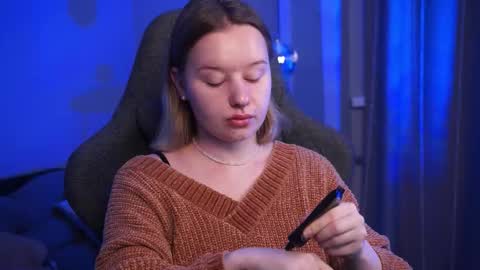 Snapshot of red_queeen chatting on October 2025 02:12:02 AM QUEEN OF EVIL online show from October 2025 02:12:02 AM