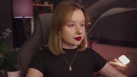 Snapshot of red_queeen chatting on November 2025 02:45:01 AM QUEEN OF EVIL online show from November 2025 02:45:01 AM