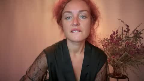 Snapshot of reddgirll chatting on October 2025 09:35:02 PM reddgirll online show from October 2025 09:35:02 PM