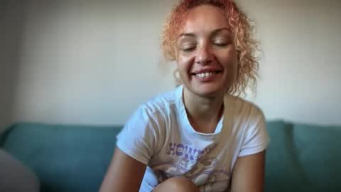 Snapshot of reddgirll chatting on October 2025 09:32:01 AM reddgirll online show from October 2025 09:32:01 AM