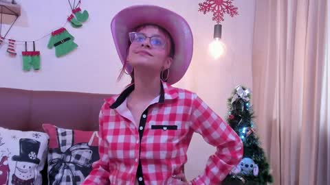 Snapshot of redmeloddy chatting on December 2024 09:24:01 PM Meloddy online show from December 2024 09:24:01 PM