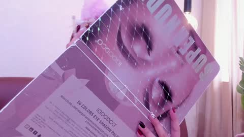 Snapshot of redmeloddy chatting on February 2025 07:25:01 PM Meloddy online show from February 2025 07:25:01 PM