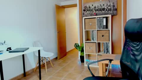 Sofia online show from January 2025 10:58:02 AM