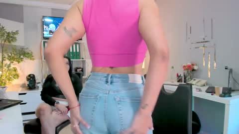 Sofia online show from October 2025 09:33:01 AM