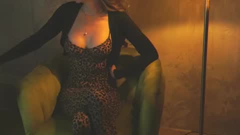 Red online show from September 2025 07:02:02 PM