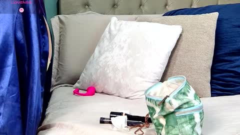 Snapshot of reese_yanella chatting on October 2025 11:07:01 AM Yanella online show from October 2025 11:07:01 AM