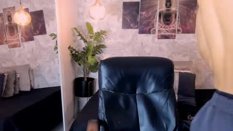 Regan online show from October 2025 08:38:02 PM