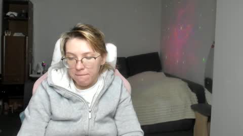 Regina online show from January 2025 03:43:01 AM