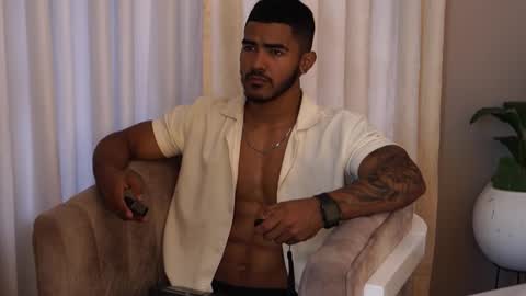 Snapshot of reik_von chatting on October 2025 12:06:01 PM Reik online show from October 2025 12:06:01 PM