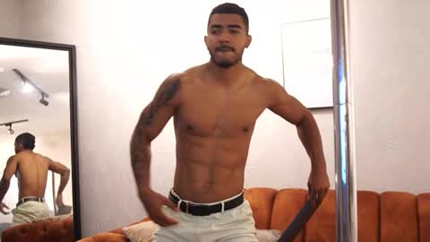 Snapshot of reik_von chatting on October 2025 12:15:01 PM Reik online show from October 2025 12:15:01 PM