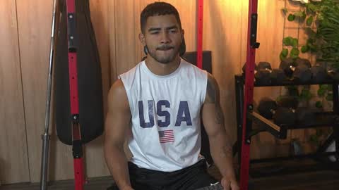 Snapshot of reik_von chatting on November 2025 12:05:02 PM Reik online show from November 2025 12:05:02 PM