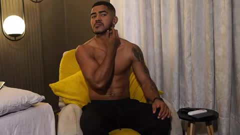 Snapshot of reik_von chatting on November 2025 12:06:01 PM Reik online show from November 2025 12:06:01 PM