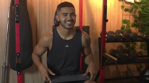 Snapshot of reik_von chatting on November 2025 12:16:01 PM Reik online show from November 2025 12:16:01 PM