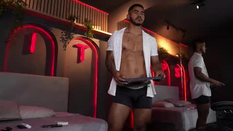 Snapshot of reik_von chatting on November 2025 12:16:01 PM Reik online show from November 2025 12:16:01 PM