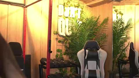 Snapshot of reik_von chatting on November 2025 12:15:01 PM Reik online show from November 2025 12:15:01 PM