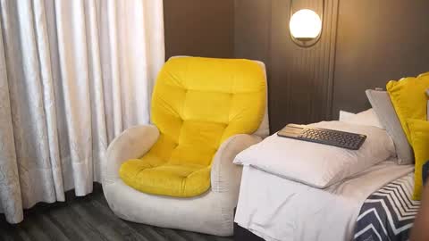 Snapshot of reik_von chatting on November 2025 12:05:02 PM Reik online show from November 2025 12:05:02 PM