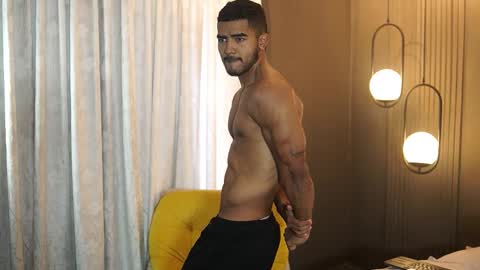 Snapshot of reik_von chatting on November 2025 12:13:01 PM Reik online show from November 2025 12:13:01 PM