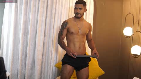 Snapshot of reik_von chatting on November 2025 12:31:02 PM Reik online show from November 2025 12:31:02 PM