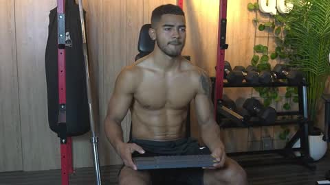 Snapshot of reik_von chatting on November 2025 12:26:01 PM Reik online show from November 2025 12:26:01 PM