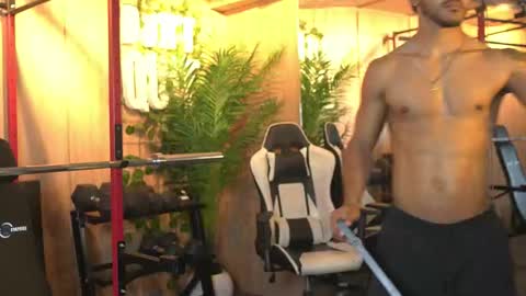 Snapshot of reik_von chatting on November 2025 12:08:02 PM Reik online show from November 2025 12:08:02 PM