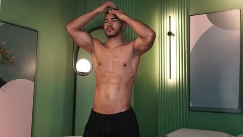 Snapshot of reik_von chatting on December 2025 12:03:02 PM Reik online show from December 2025 12:03:02 PM