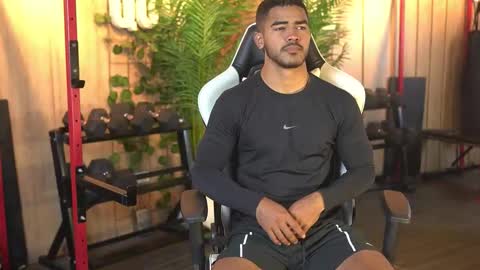 Snapshot of reik_von chatting on December 2025 12:20:01 PM Reik online show from December 2025 12:20:01 PM