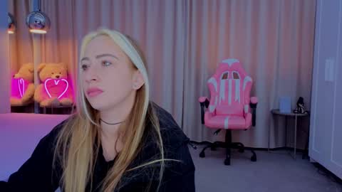 reina cummings online show from November 2025 07:18:02 AM