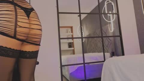 Renata 3 online show from October 2025 11:16:01 AM