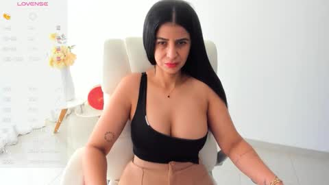 RENATA online show from October 2025 04:59:02 PM