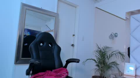 Renata  online show from January 2025 05:40:02 PM