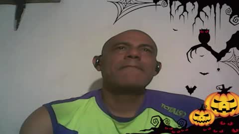 Snapshot of retlam37 chatting on November 2025 04:14:01 AM Walter online show from November 2025 04:14:01 AM