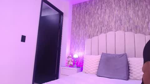 Snapshot of reven_lilith chatting on November 2025 03:06:01 AM REVEN online show from November 2025 03:06:01 AM