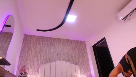 Snapshot of reven_lilith chatting on December 2025 03:01:02 AM REVEN online show from December 2025 03:01:02 AM