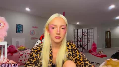 Snapshot of riababe chatting on November 2025 04:02:02 AM ria online show from November 2025 04:02:02 AM