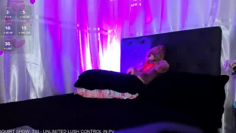 Snapshot of riley_black chatting on November 2025 08:20:02 PM Bela online show from November 2025 08:20:02 PM