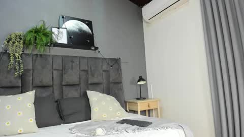 RIRI  online show from October 2025 11:44:02 AM