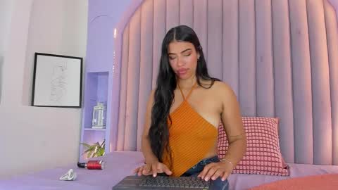 RIRI  online show from October 2025 08:02:02 PM