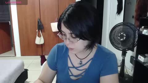 PeachSalinger online show from September 2025 02:11:01 AM